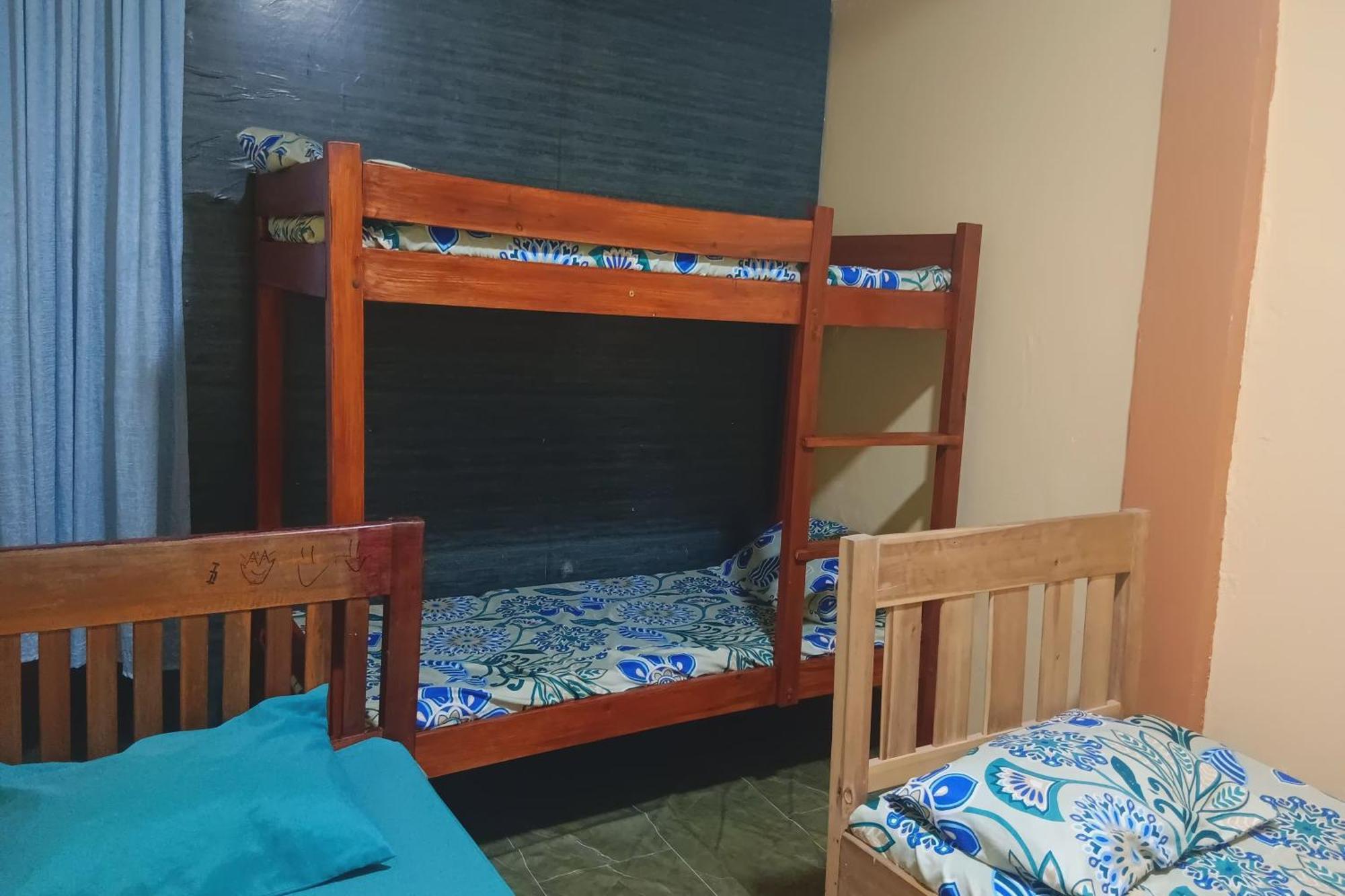 Larosa Hostel Puerto Princesa Luaran gambar