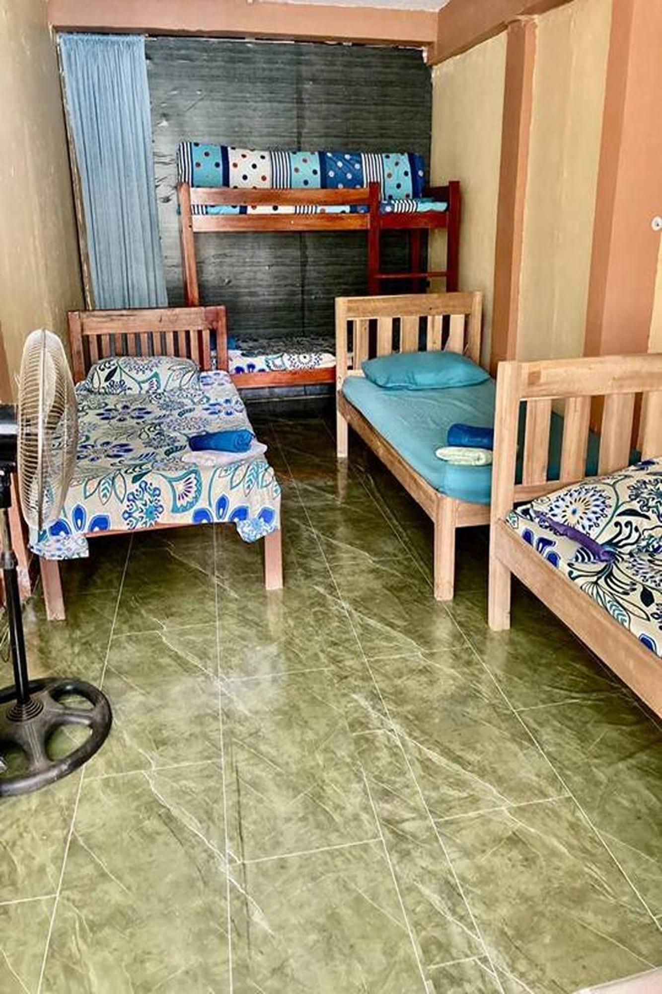 Larosa Hostel Puerto Princesa Luaran gambar